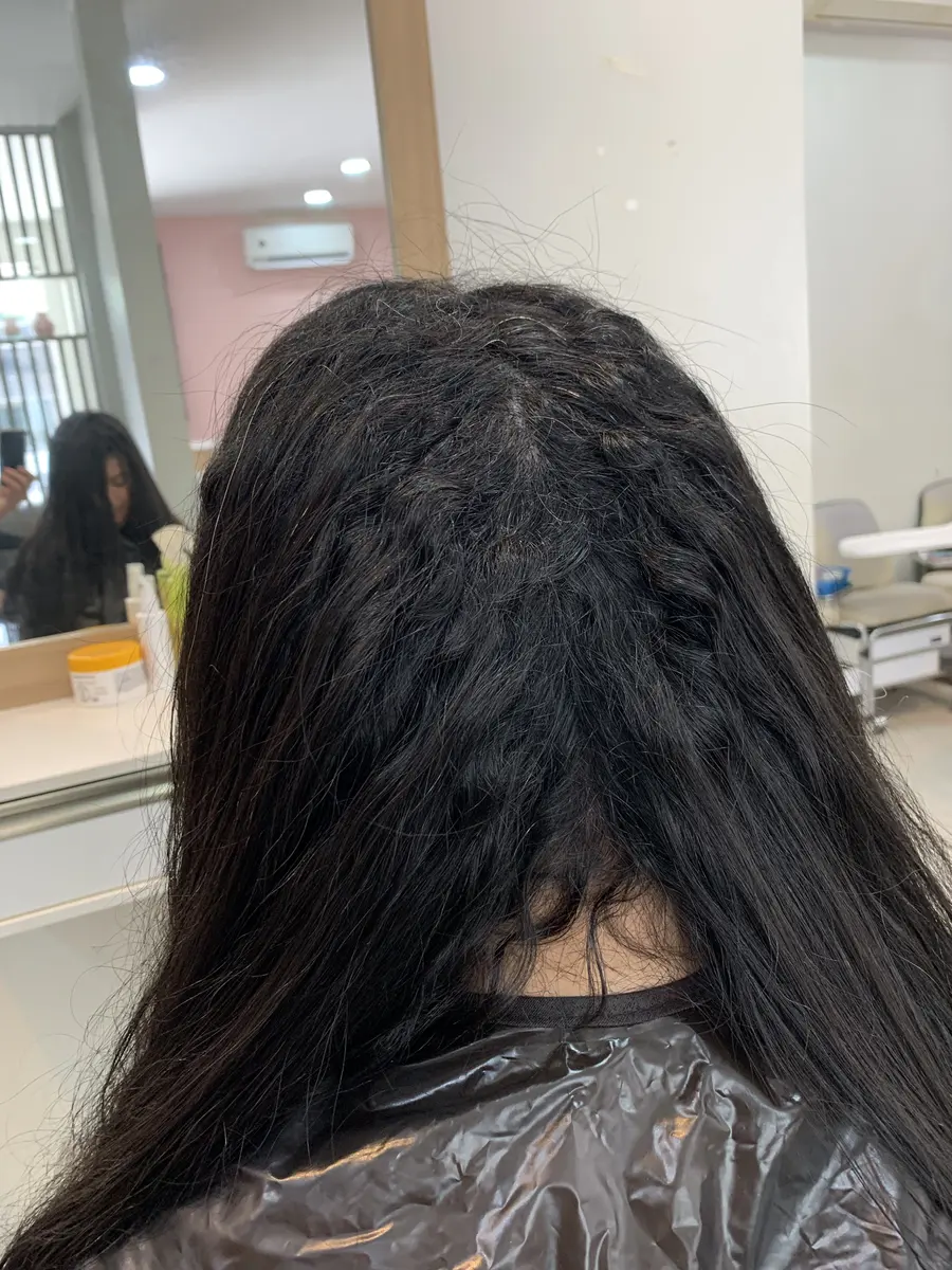 Cabelo com frizz e volume antes da progressiva no Mutari em Maceió