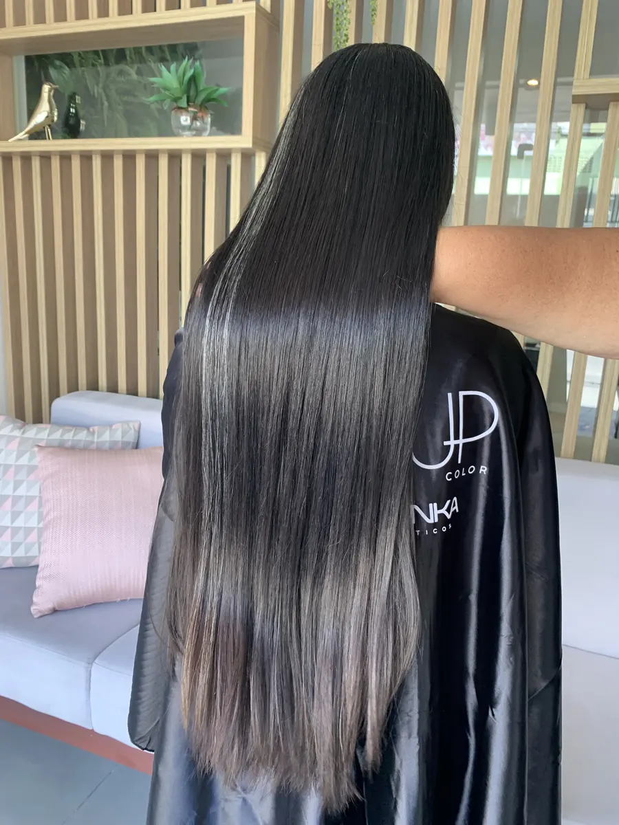 Cabelo liso e com brilho depois da progressiva no Mutari em Maceió